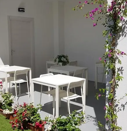 Guest house La Smeralda - Boutique And Breakfast *